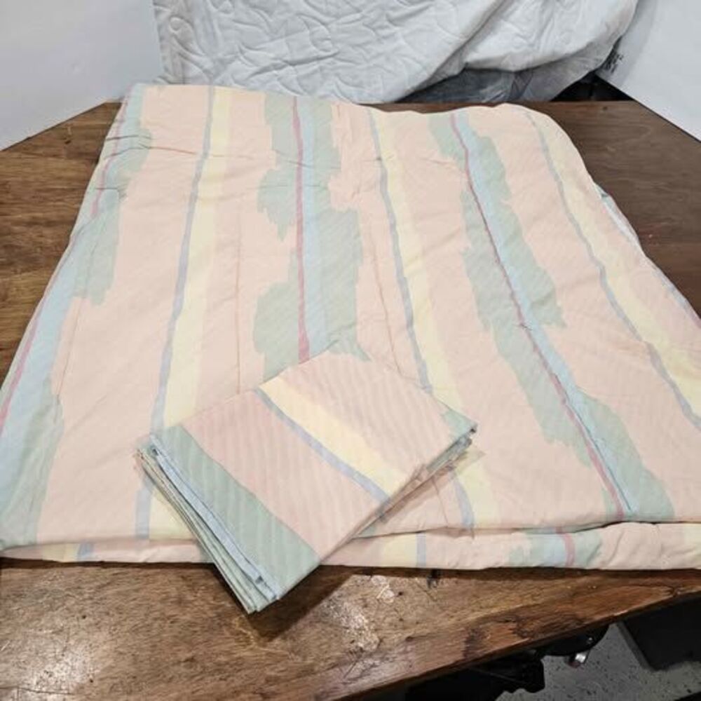 Retro Pastel Striped Quilted Comforter Set. Full/twin or double size bed